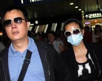 Rộ tin Triệu Vy bị bắt vì đứng sau loạt tội ác, anh trai và mẹ ruột cầu cứu? - Hình 2