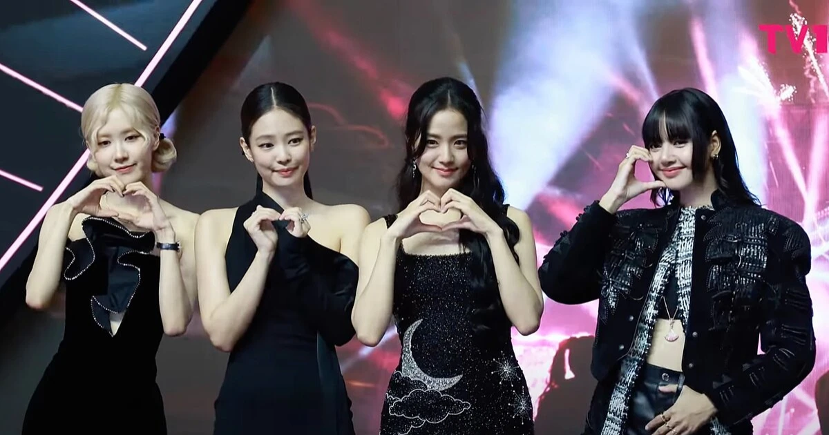 BLACKPINK bùng nổ tại Mỹ, fan tố YG ăn dày, vé nghìn đô! Sân khấu như hàng chợ - Hình 7