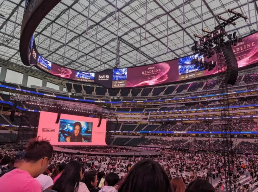 BLACKPINK bùng nổ tại Mỹ, fan tố YG ăn dày, vé nghìn đô! Sân khấu như hàng chợ - Hình 3