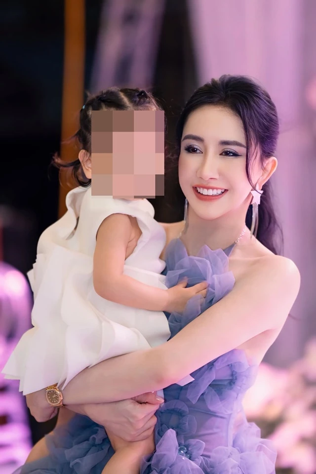Ngân Collagen đáp trả tin đồn bị cấm xuất cảnh, thách dân mạng dám làm điều này! - Hình 3