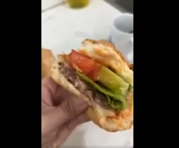Bánh mì nổi tiếng Đà Nẵng có dòi bò lổm ngổm: Chủ lên tiếng, cán bộ vào cuộc - Hình 5