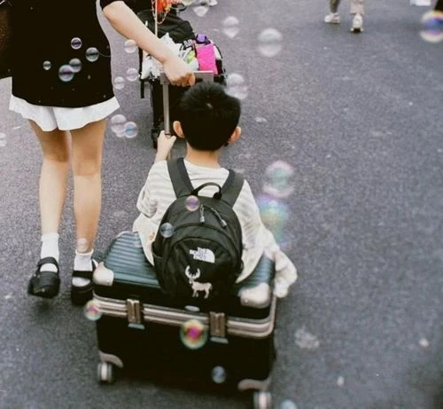 Con trai Triệu Lệ Dĩnh bị chụp lén, toát vẻ soái ca, thừa hưởng 1 điểm từ bố - Hình 6