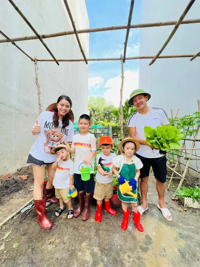 Hải Băng nghi phân biệt đối xử con riêng của chồng ở lễ cưới Đạt G, vội đáp trả - Hình 3