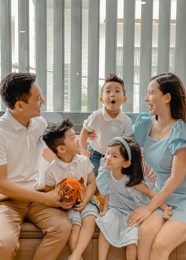 Hải Băng nghi phân biệt đối xử con riêng của chồng ở lễ cưới Đạt G, vội đáp trả - Hình 2
