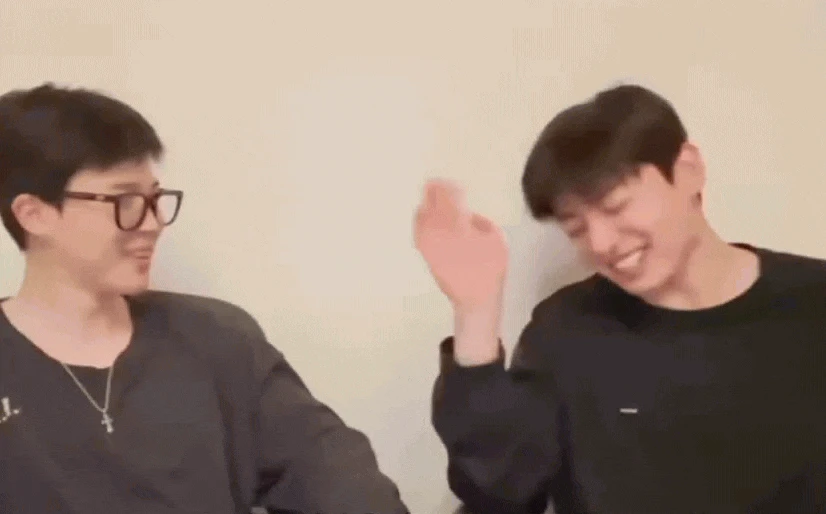 Jimin - Jungkook (BTS) thản nhiên nói chuyện 18 trước mặt fan? - Hình 2