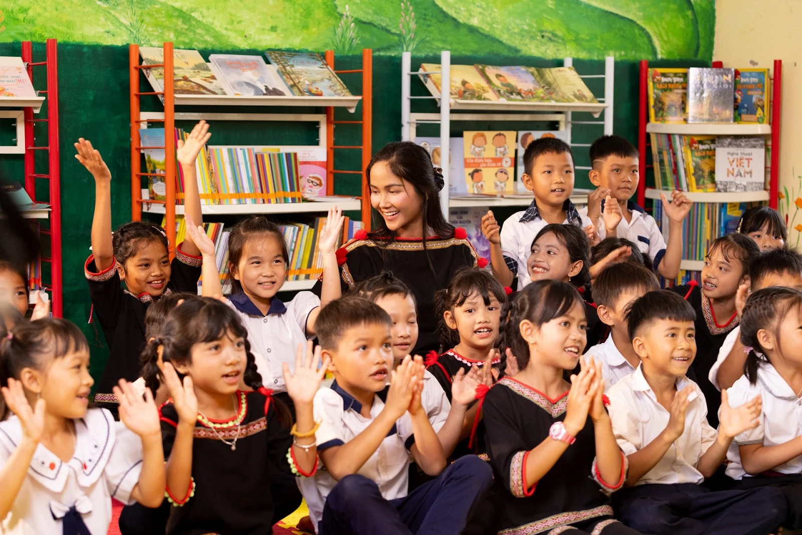 HHen Niê xúc động giữa thai kỳ, chồng nói vỏn vẹn 8 chữ nhưng thấm thía - Hình 7