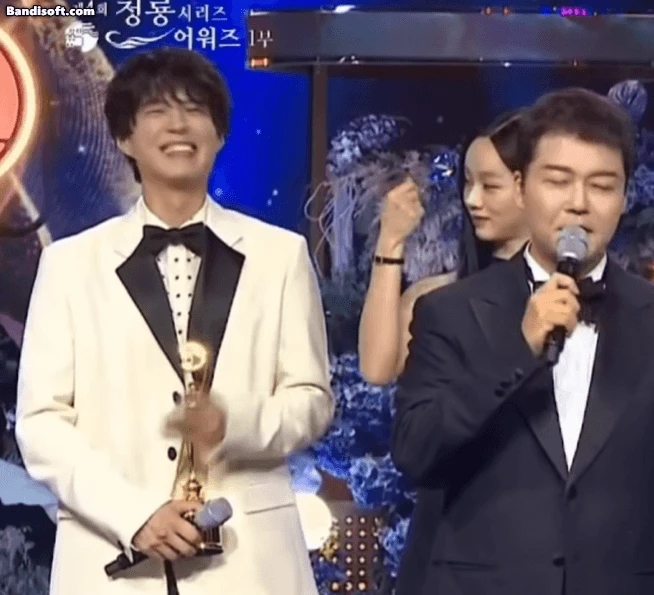 Viral nhất Rồng Xanh 2025: Trend Việt Nam bất ngờ lên sóng, lý do là vì Park Bo Gum mới ngỡ ngàng - Hình 3