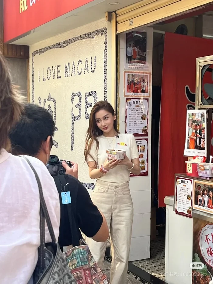 Angelababy xuất hiện giữa tin đồn nhường biệt thự cho bạn gái mới của chồng cũ? - Hình 2