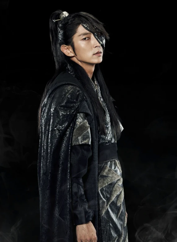 Lee Jun Ki gầy rộc đến mức khó tin, fan hoảng loạn vì thay đổi quá đà! - Hình 6