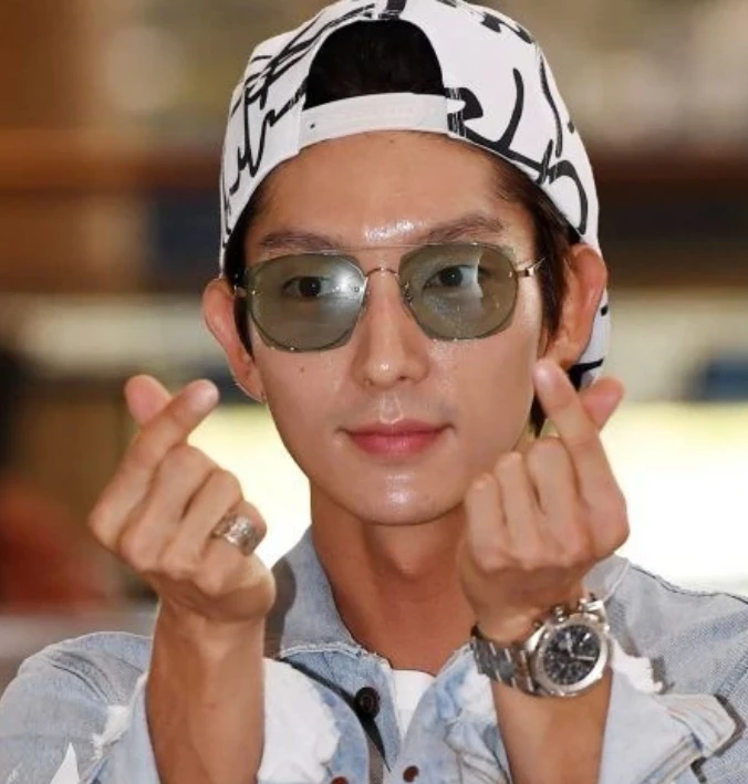 Lee Jun Ki gầy rộc đến mức khó tin, fan hoảng loạn vì thay đổi quá đà! - Hình 5
