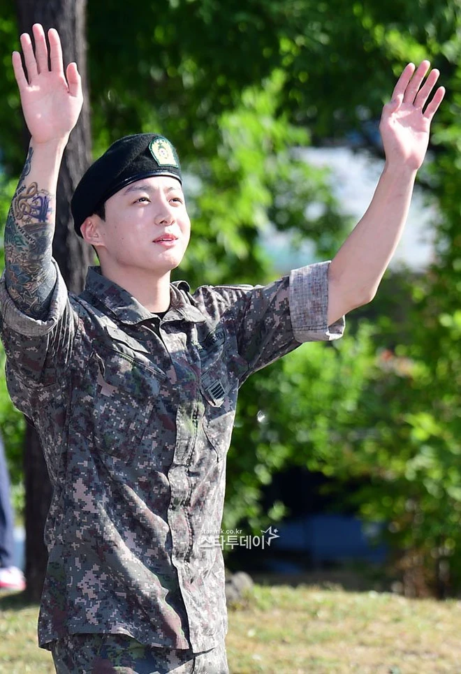 Suga trơ mặt trở lại nhóm, 1 câu lộ thái độ đồng lòng chống lại dư luận Hàn? - Hình 3