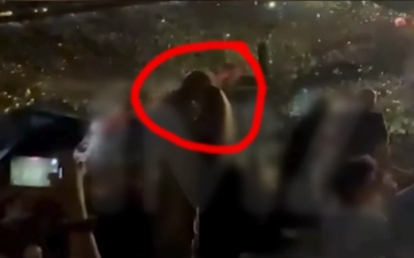 BLACKPINK, BTS tái hiện vụ ngoại tình bị kiss cam phanh phui, lộ thêm clip sốc - Hình 9