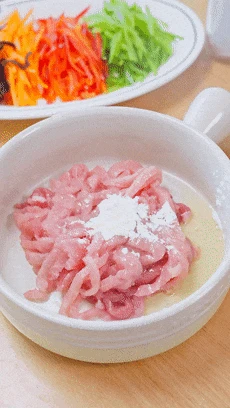 Món thịt xào chua ngọt làm theo cách này ai ăn cũng mê, càng nóng càng ngon - Hình 6