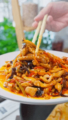 Món thịt xào chua ngọt làm theo cách này ai ăn cũng mê, càng nóng càng ngon - Hình 1