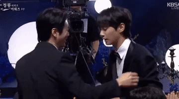 Rồng Xanh chưa hết biến: Sao nam quê độ vì nhận nhầm giải, nhưng phát ngôn kém duyên của MC mới là khó chấp nhận! - Hình 1