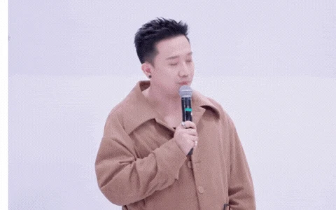 Trấn Thành công khai xin lỗi 1 Em Xinh ngay trên sóng: Chuyện gì đây? - Hình 1