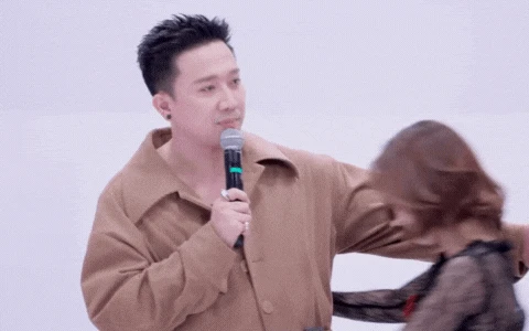 Trấn Thành công khai xin lỗi 1 Em Xinh ngay trên sóng: Chuyện gì đây? - Hình 2