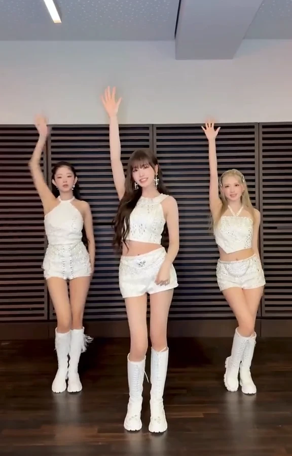 BLACKPINK bị 1 nhóm nhạc vô danh đè bẹp dí, IVE lộ động thái ủng hộ? - Hình 3