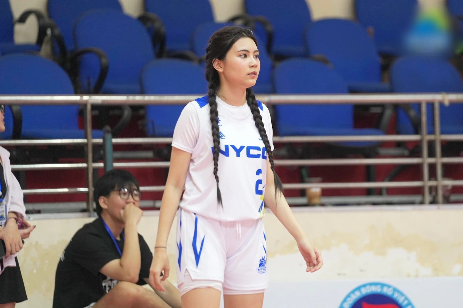 Hạt Dẻ flex thành tích thể thao, cổ đeo chục huy chương, thái độ với bạn gây sốc - Hình 6