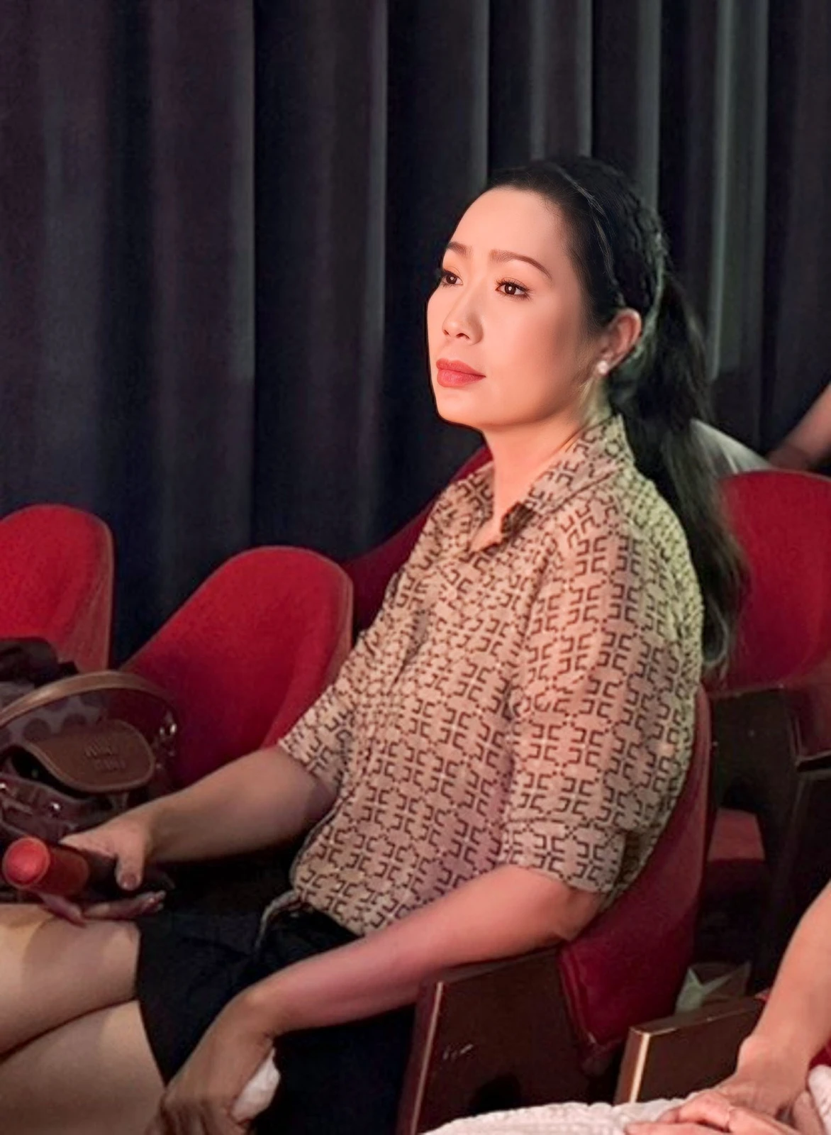Quang Hải và gia đình làm điều đặc biệt cho nạn nhân lật tàu, con trai gây chú ý - Hình 4