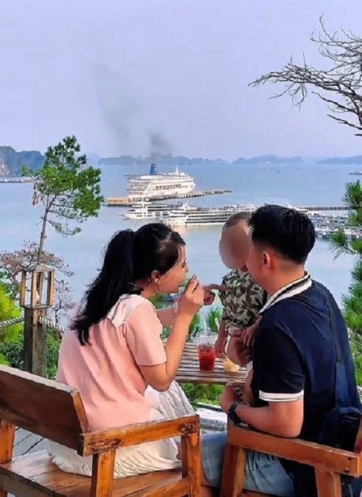 Gia đình thoát lật tàu Hạ Long: từ bỏ ý định với 1 câu tiên đoán của lao công? - Hình 1