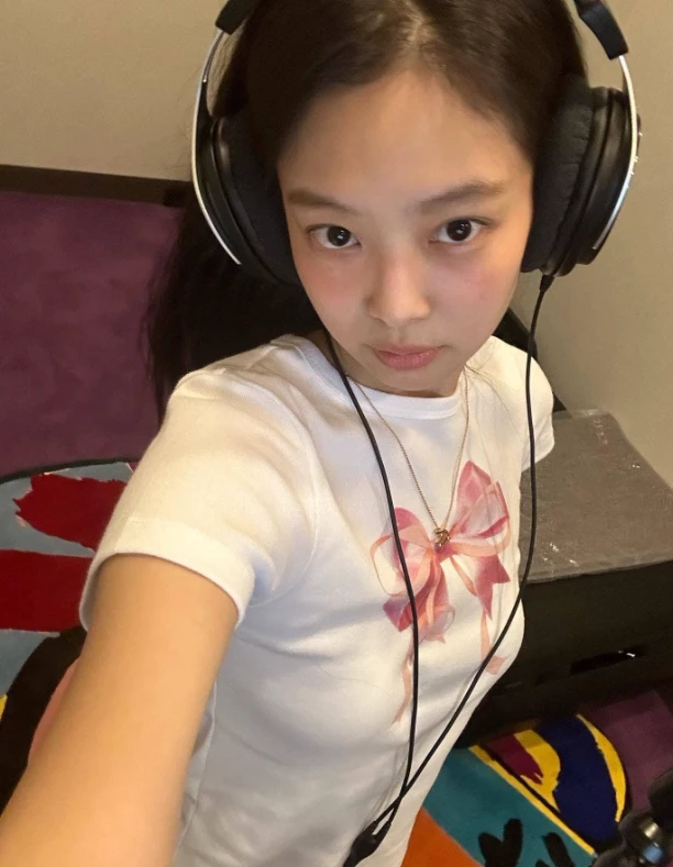 Jennie (BLACKPINK) chơi lớn quá đà, với loạt hành động sốc, fan quay lưng! - Hình 5
