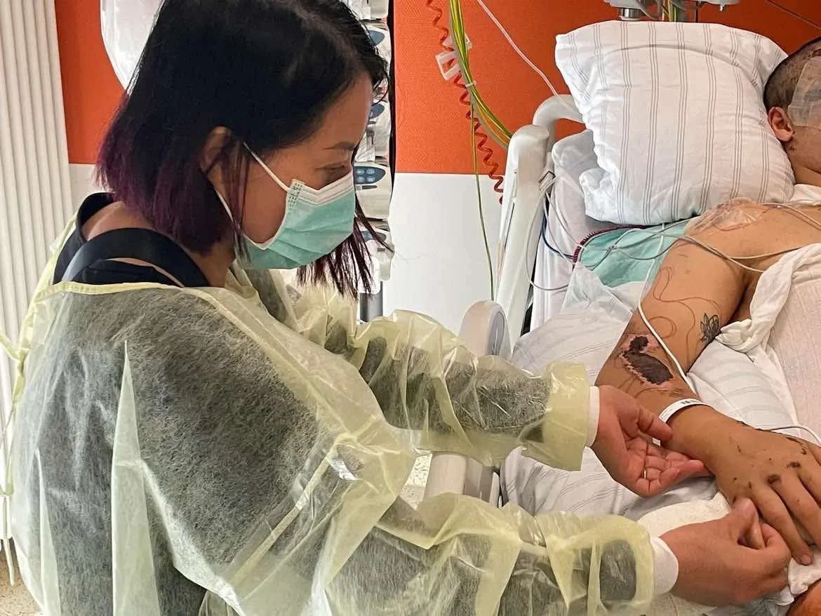 Vụ TikToker Bốp gặp nạn ở Đức: nguy cơ tàn tật suốt đời, mẹ khóc lóc cầu cứu MXH - Hình 3
