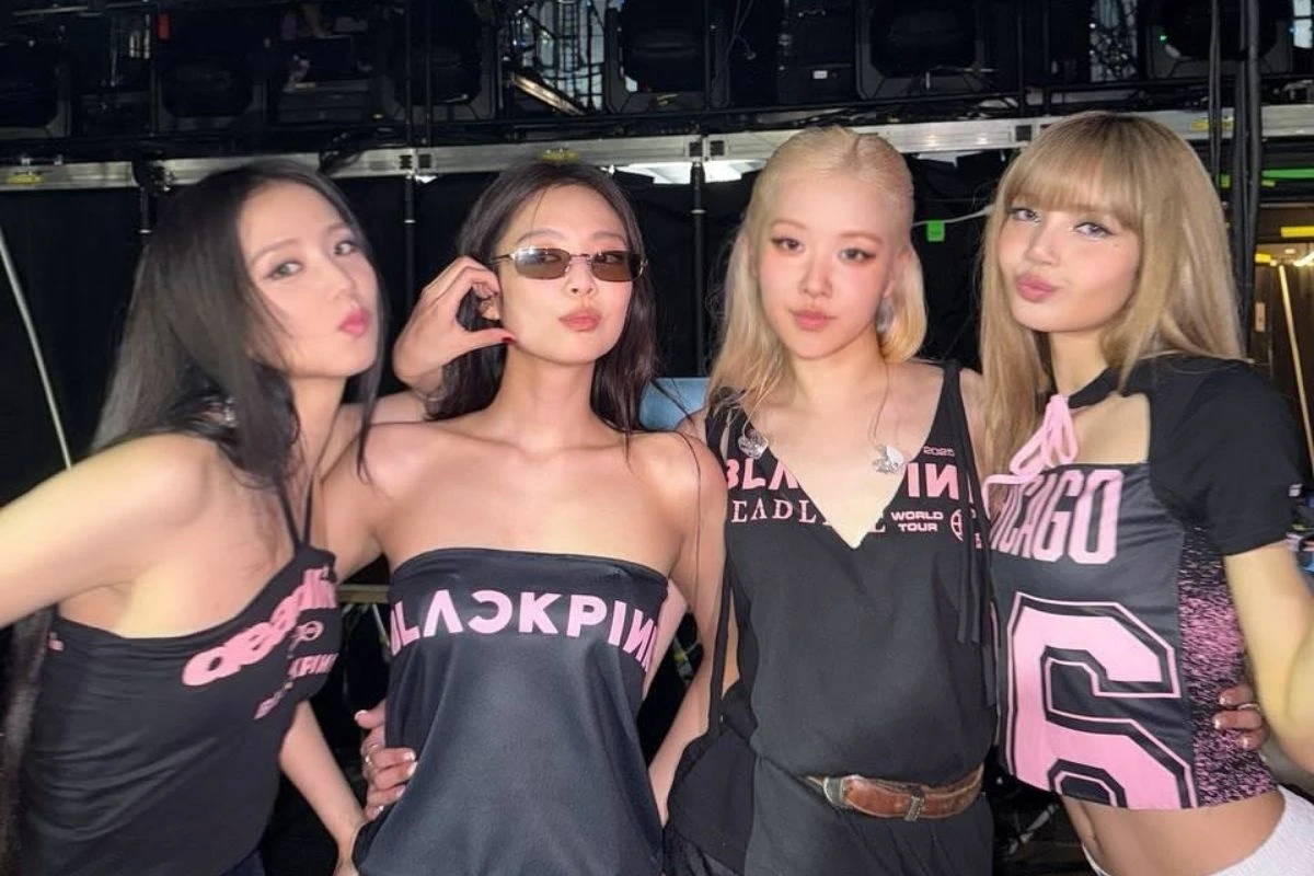 BLACKPINK diễn APT ở concert, đập tan nghi vấn bất hòa, bất ngờ nhận tin buồn - Hình 7