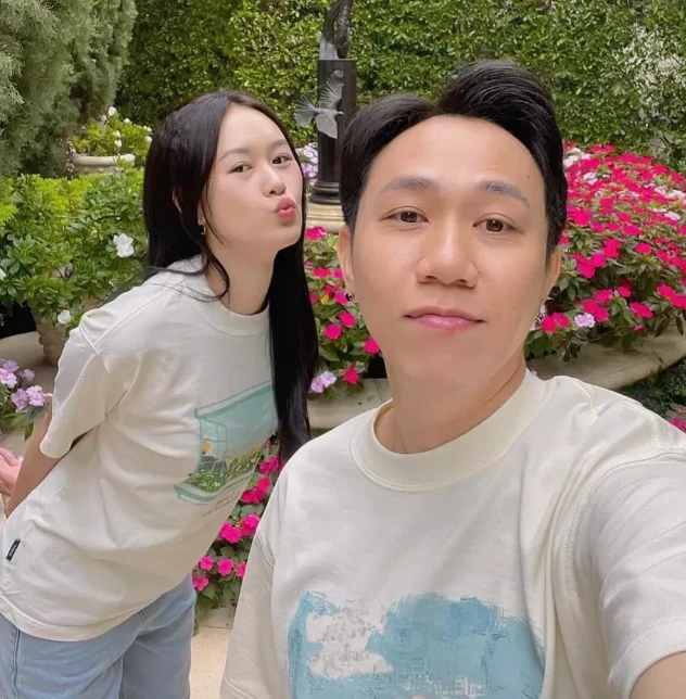 Diễn viên Anh Đức bế vợ cực phẩm du lịch trời Âu, visual gây sốt! - Hình 6