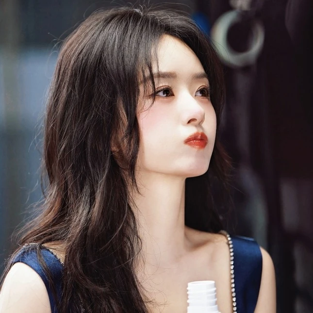 Triệu Lệ Dĩnh lộ ảnh dạo phố bị fan chê xuề xòa, nổi tiếng bao năm vẫn kém sang - Hình 5