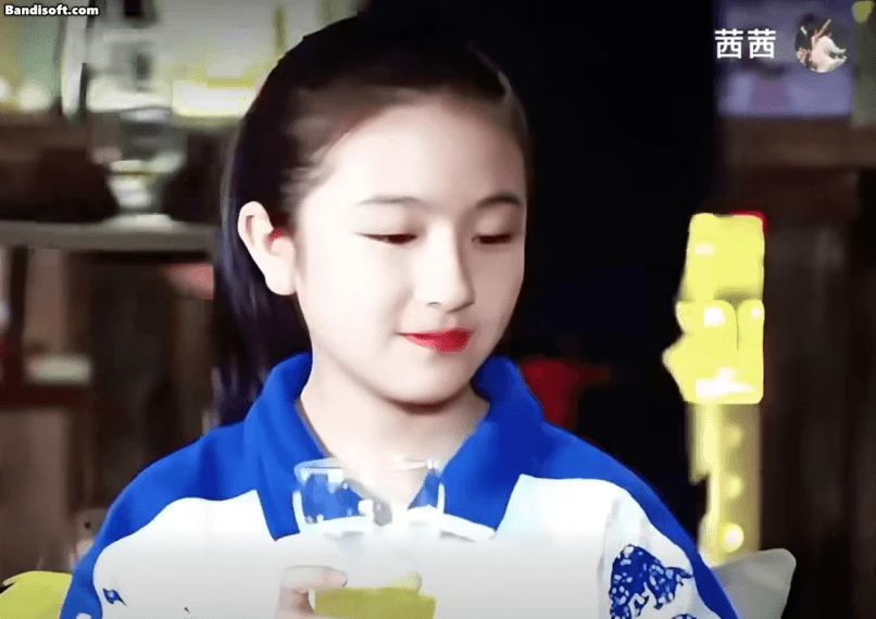 Trung Quốc hiếm ai 14 tuổi đã ra dáng mỹ nhân như cô bé này: Nhan sắc đẹp mê mẩn, muốn không nổi tiếng cũng khó - Hình 3