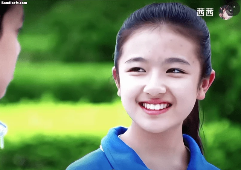 Trung Quốc hiếm ai 14 tuổi đã ra dáng mỹ nhân như cô bé này: Nhan sắc đẹp mê mẩn, muốn không nổi tiếng cũng khó - Hình 2