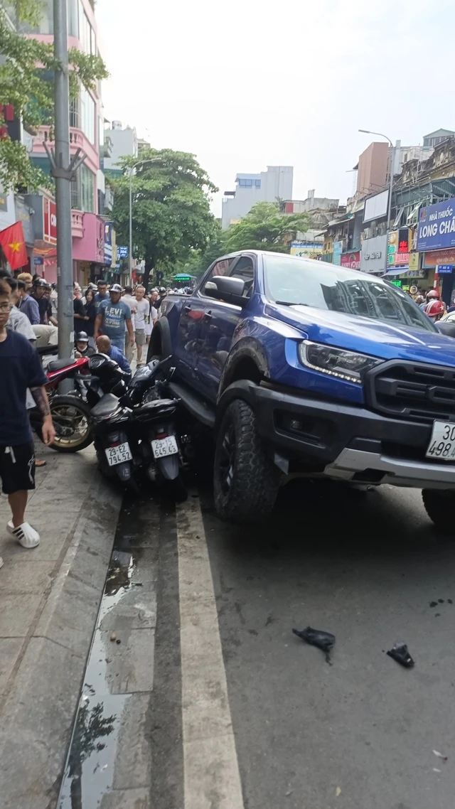 Vụ xe bán tải lao như điên ở Khâm Thiên: tài xế khai lý do khiến CĐM quay xe - Hình 3