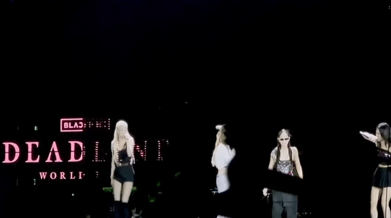 BLACKPINK văng tục dậy sóng quốc tế, Lisa bê hẳn vũ điệu gốc fan thở oxy gấp - Hình 2