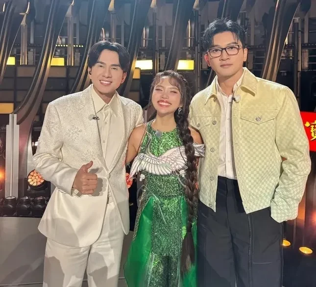 Rộ clip hậu trường Sing! Asia: Á quân giả tạo ôm chia buồn Phương Mỹ Chi? - Hình 9
