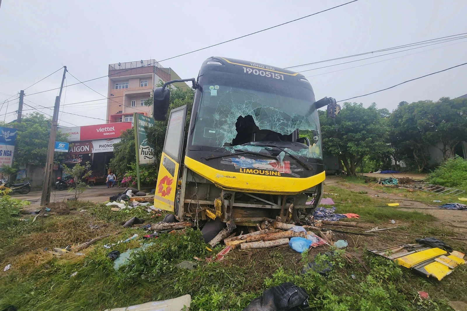 Vụ lật xe Hà Tĩnh: 10 người tử vong, nhiều người bị thương, hãng xe lộ mặt thật? - Hình 6