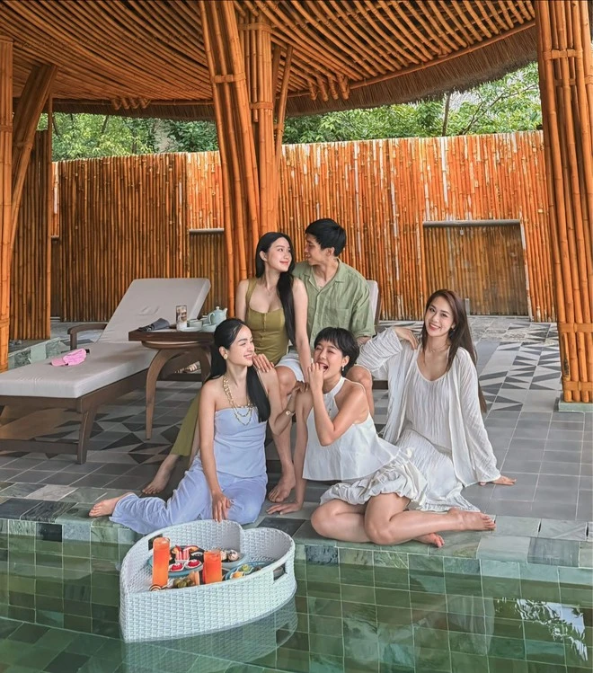 Vợ Văn Hậu lộ đường cong chữ S khét lẹt, xứng đáng là nàng WAGs đỉnh nhất - Hình 8