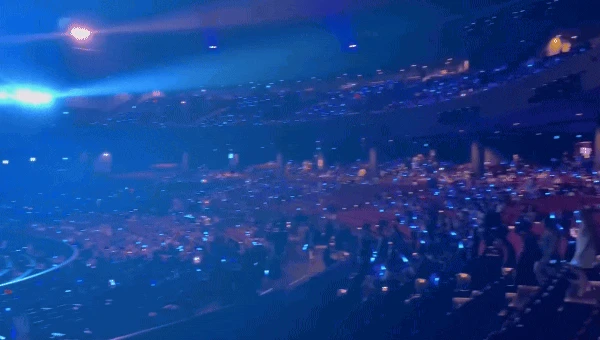Concert Say Hi ở Mỹ: 1 Anh Trai nói tiếng Anh như gió, HIEUTHUHAI biến hình thành chú rể - Hình 3