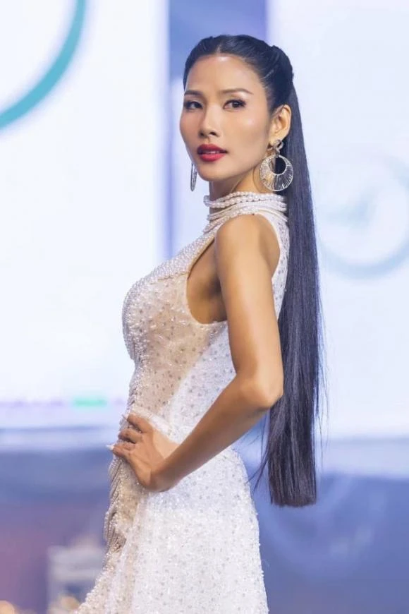 Hoàng Thùy bị tố mỉa mai hết thời, đáp trả gắt, lộ thu nhập cực khủng - Hình 3