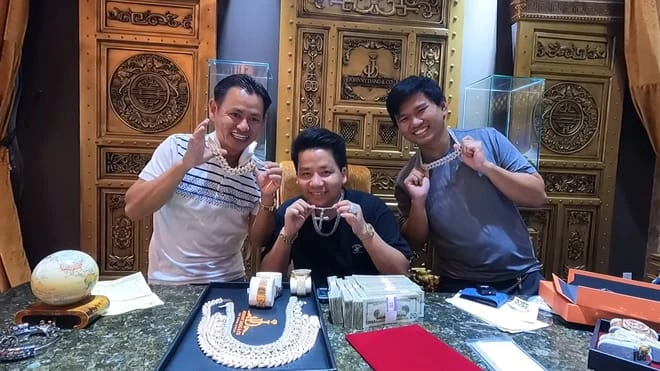 Khoa Pug: YouTuber vung tiền như nước tuyên bố kéo dài chân thêm khiến CĐM sốc - Hình 7