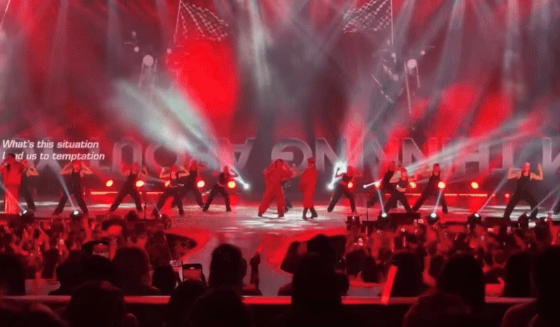 Dàn Anh Trai đưa siêu hit Top 1 Live Stage vươn tầm quốc tế, lyrics tiếng Anh mượt như rót mật vào tai - Hình 5