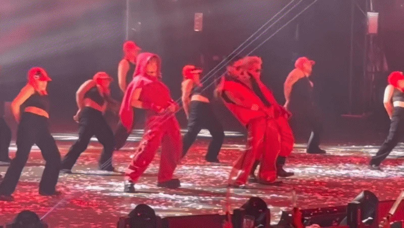 Dàn Anh Trai đưa siêu hit Top 1 Live Stage vươn tầm quốc tế, lyrics tiếng Anh mượt như rót mật vào tai - Hình 4
