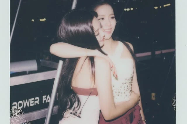 Jennie đổi đối tượng kèn cựa, lấy Rosé làm nền, cấm hiện hình, fan nổi điên? - Hình 4