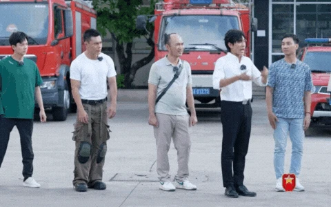 Kiều Minh Tuấn hot bất ngờ với màn cạo đầu thần tốc trong 1s, MONO - Song Luân đầu trứng cút đỉnh cỡ này! - Hình 1