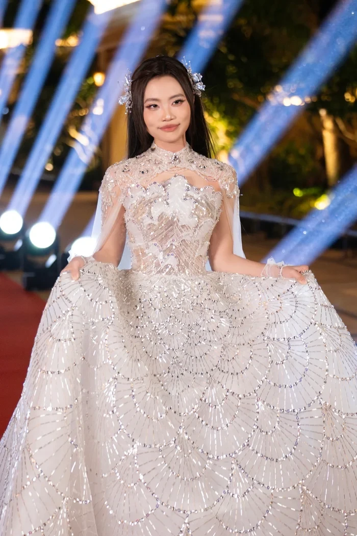 Mỹ nhân đứng sau thành công của Phương Mỹ Chi ở Sing! Asia, CĐM đòi 1 lần debut - Hình 3