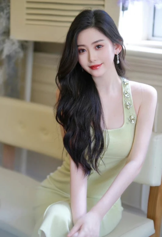 Bạn gái Huỳnh Hiểu Minh livestream khóc nức nở kể khổ, tiết lộ điều sốc! - Hình 2
