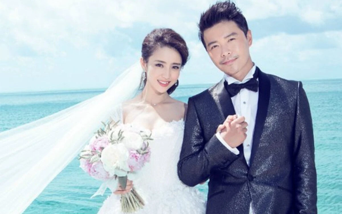 Đạo diễn phim trăm tỷ ăn vụng với 10 gái lạ ở khách sạn, vợ ủng hộ, CĐM tức? - Hình 1
