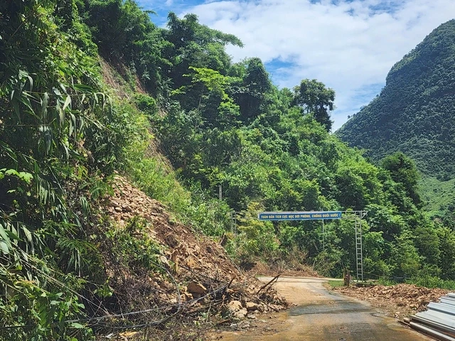 Đoàn xe cứu trợ vùng lũ gặp tai nạn liên hoàn 1 người bị thương, nguyên nhân sốc - Hình 4