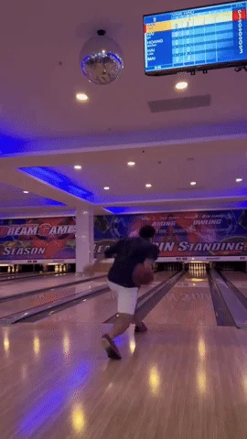 Mẹ Doãn Hải My diện đẹp thảnh thơi chơi bowling cùng các con, mẹ Văn Hậu lặng lẽ trông cháu gây chú ý - Hình 4