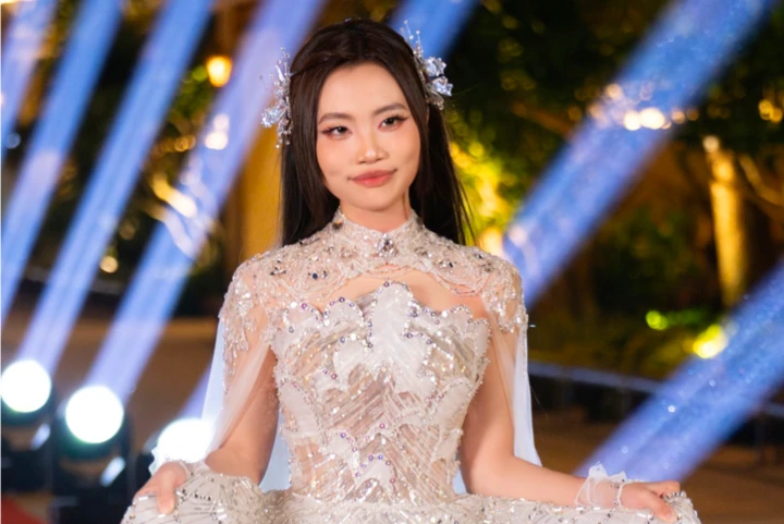 Phương Mỹ Chi nhắn nhủ Sơn Tùng, nhắc tên 1 người, lộ thái độ BTC với Lạc Trôi - Hình 1